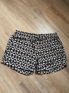 Old Navy Black and White Ikat-Style Linen Shorts